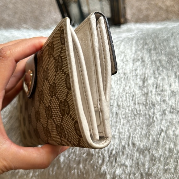 Gucci Beige Monogram Wallet - Picture 3 of 12